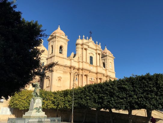 Leben mit den Erdbeben - Noto und Noto Antica